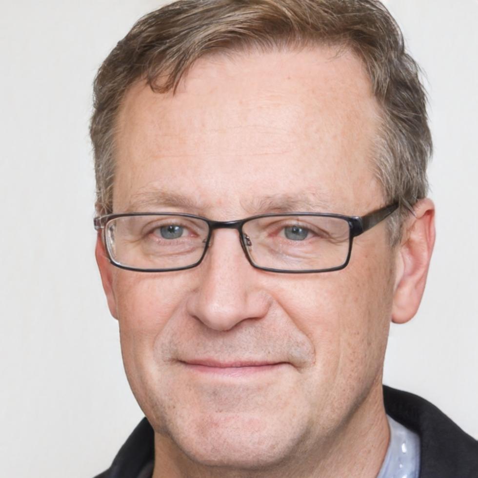 Dr. Michael Hoffmann - Leitender Finanzanalyst